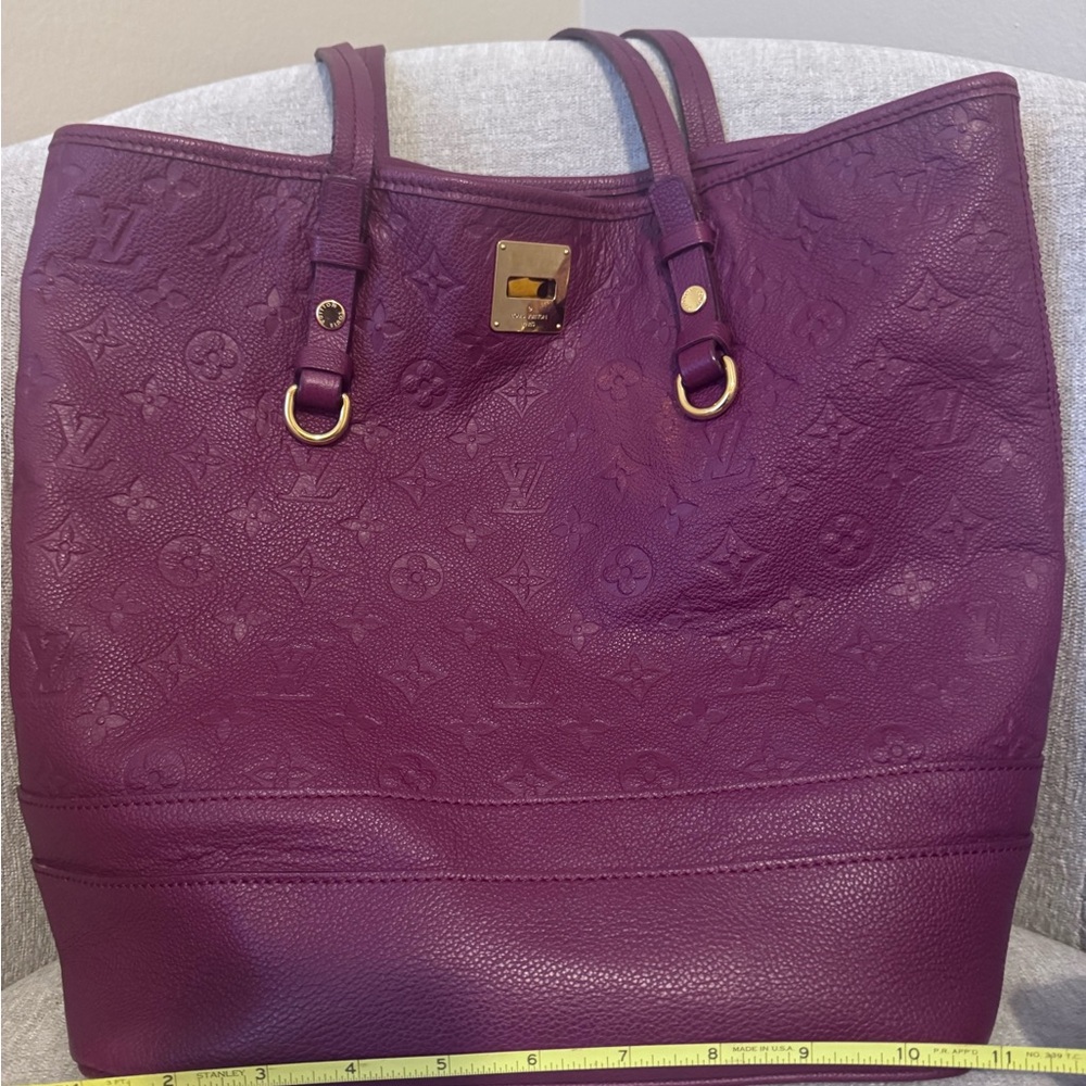 Louis Vuitton Tote Bag. Purple.